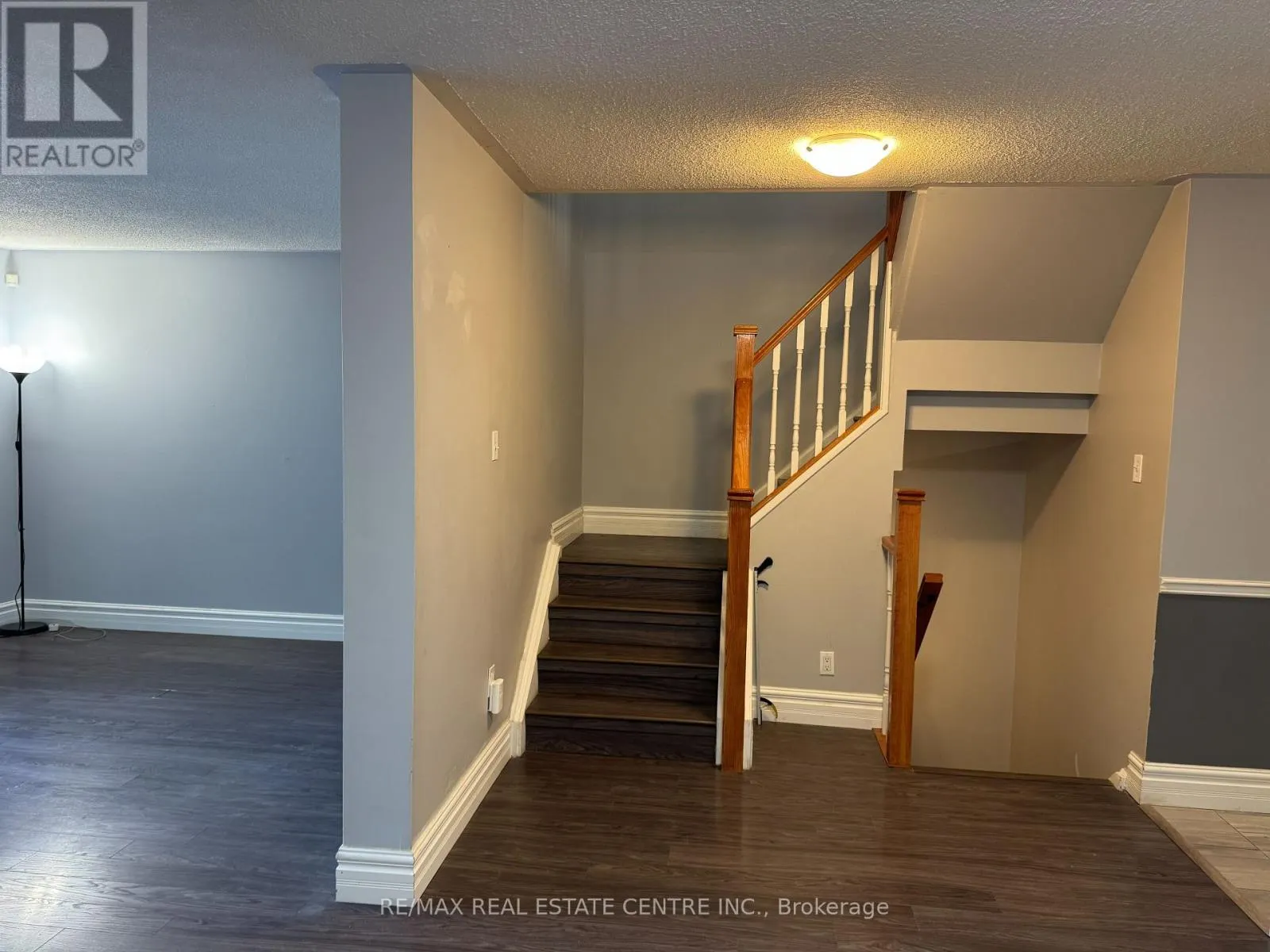 12 - 2825 GANANOQUE DRIVE