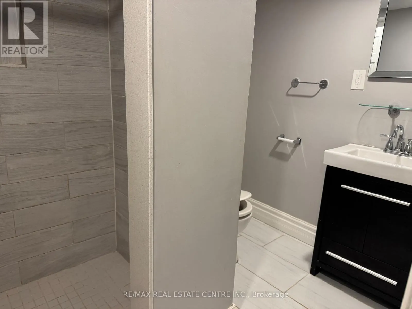 12 - 2825 GANANOQUE DRIVE