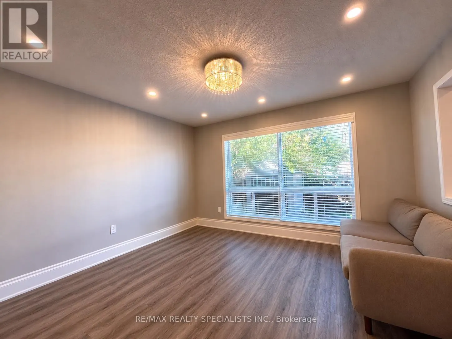 UPPER - 1061 CLARK BOULEVARD