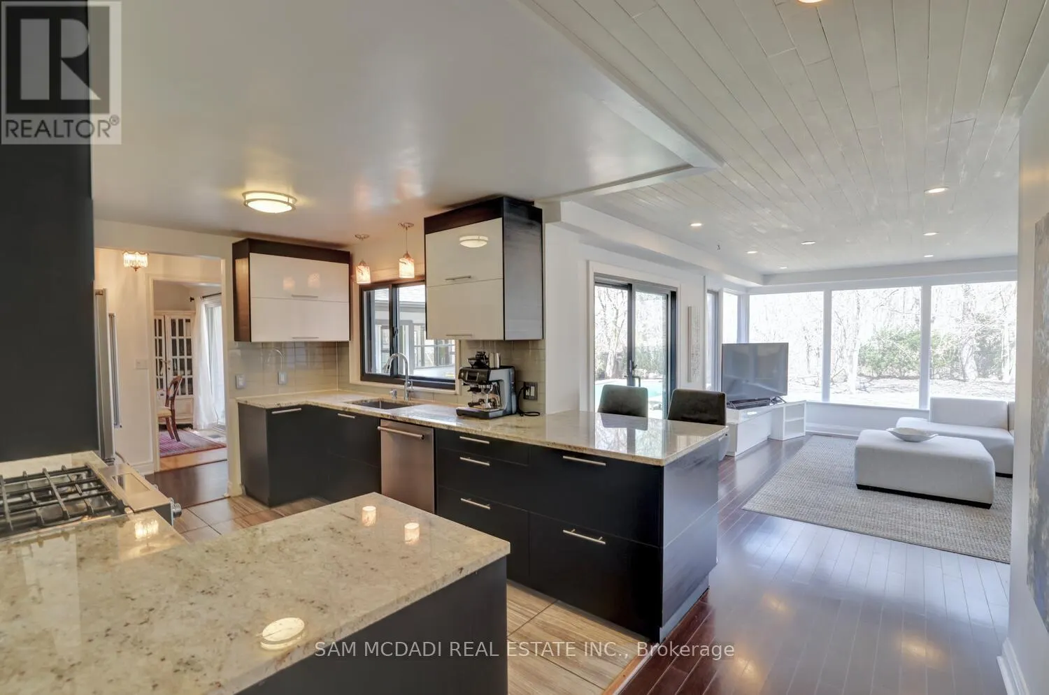 821 PARKLAND AVENUE