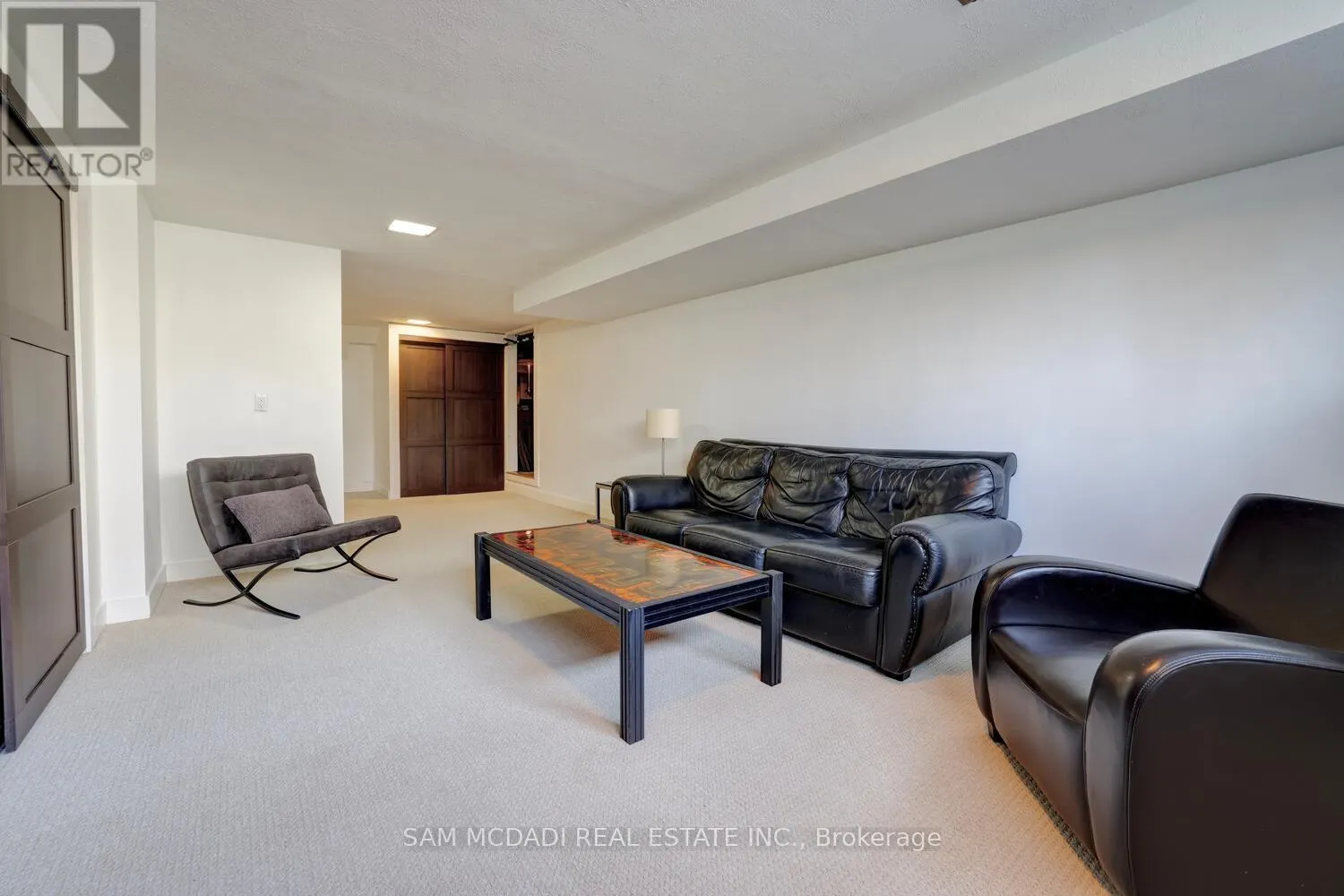 821 PARKLAND AVENUE