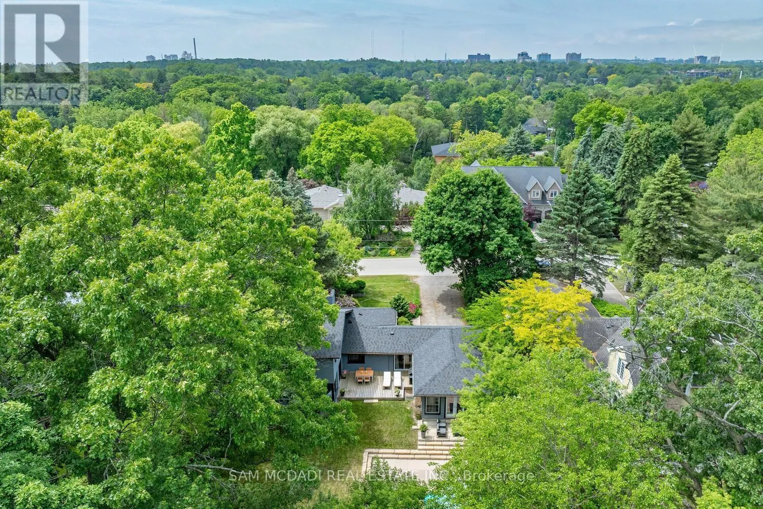 821 PARKLAND AVENUE