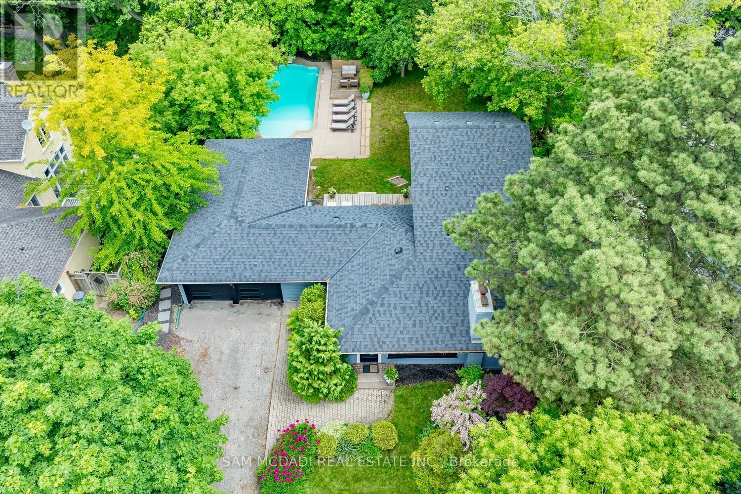 821 PARKLAND AVENUE