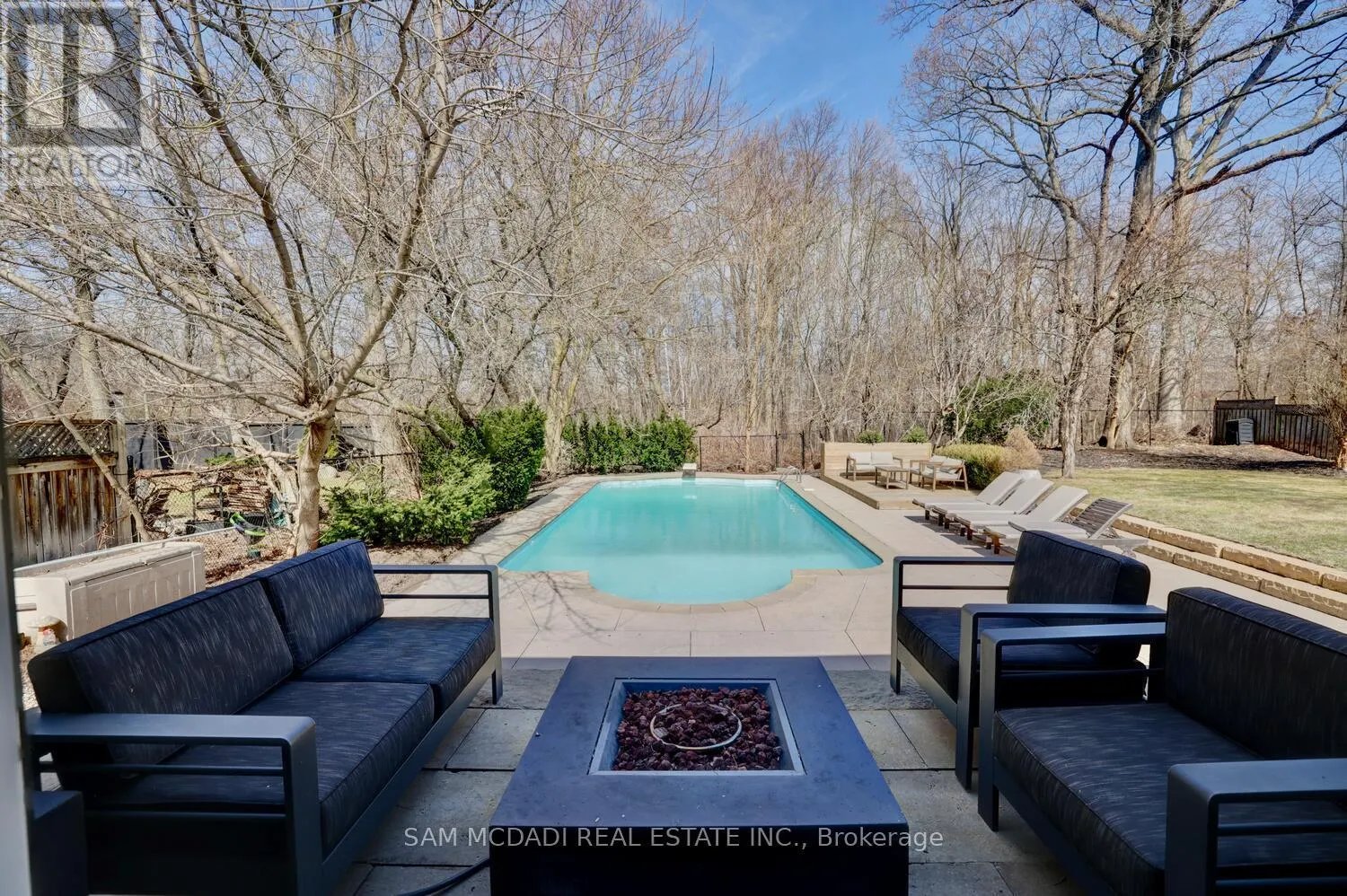 821 PARKLAND AVENUE