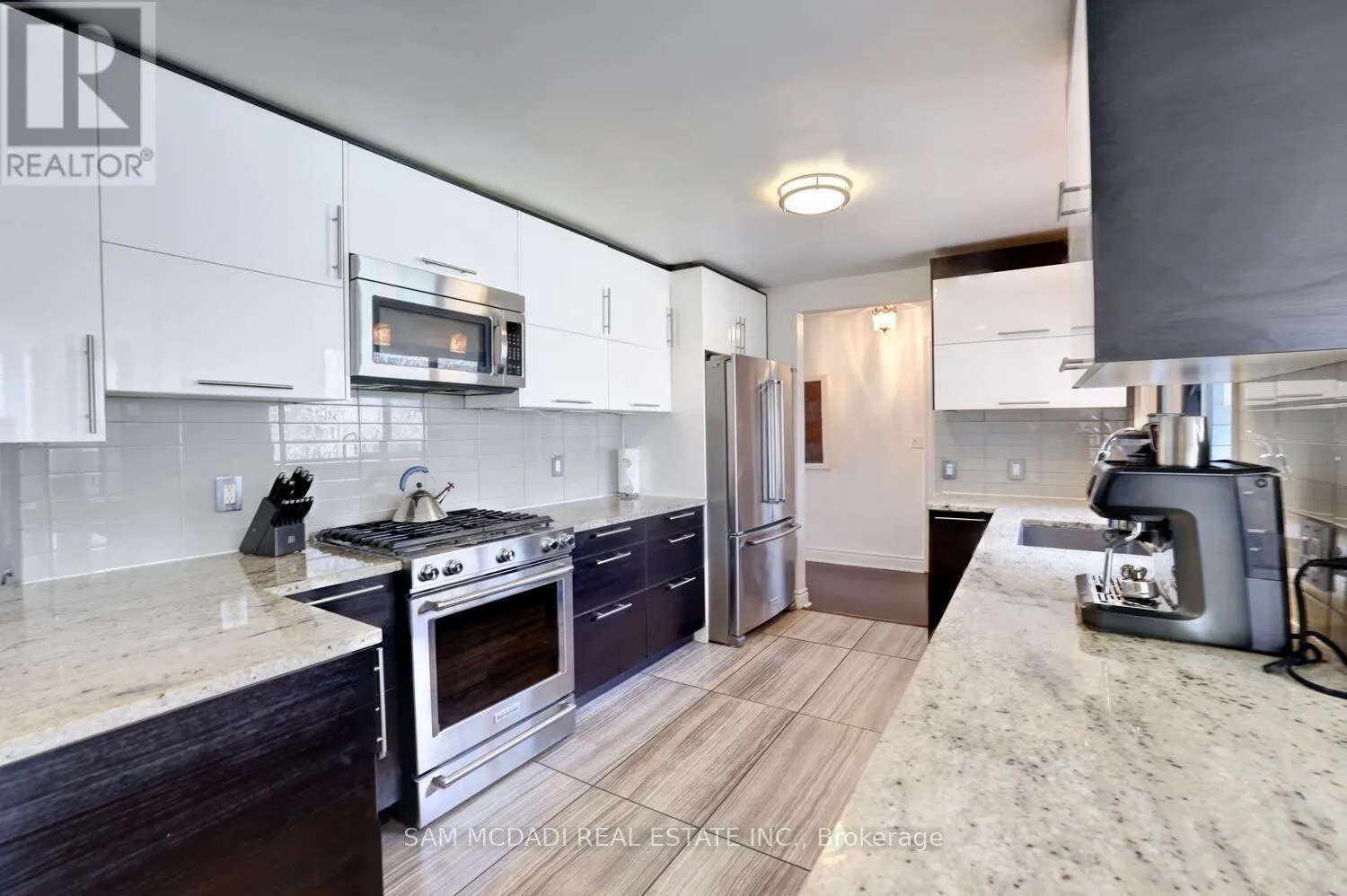 821 PARKLAND AVENUE