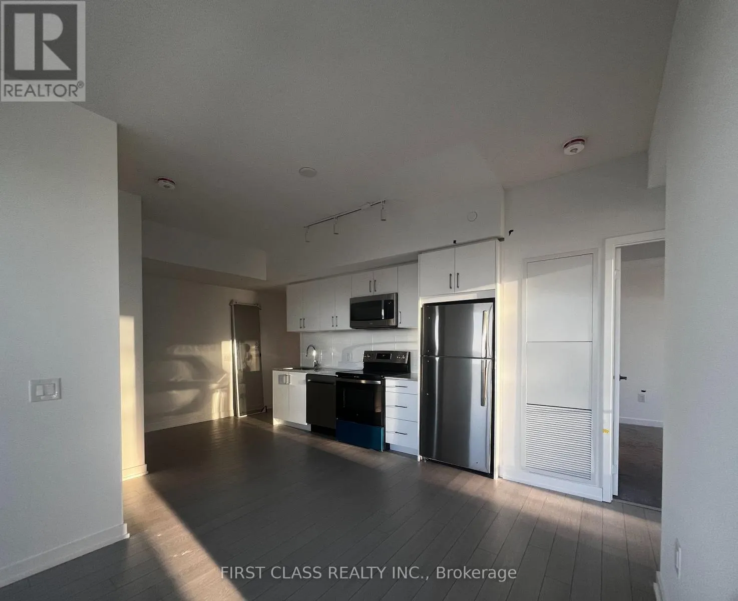 2608 - 4010 EGLINTON AVENUE W