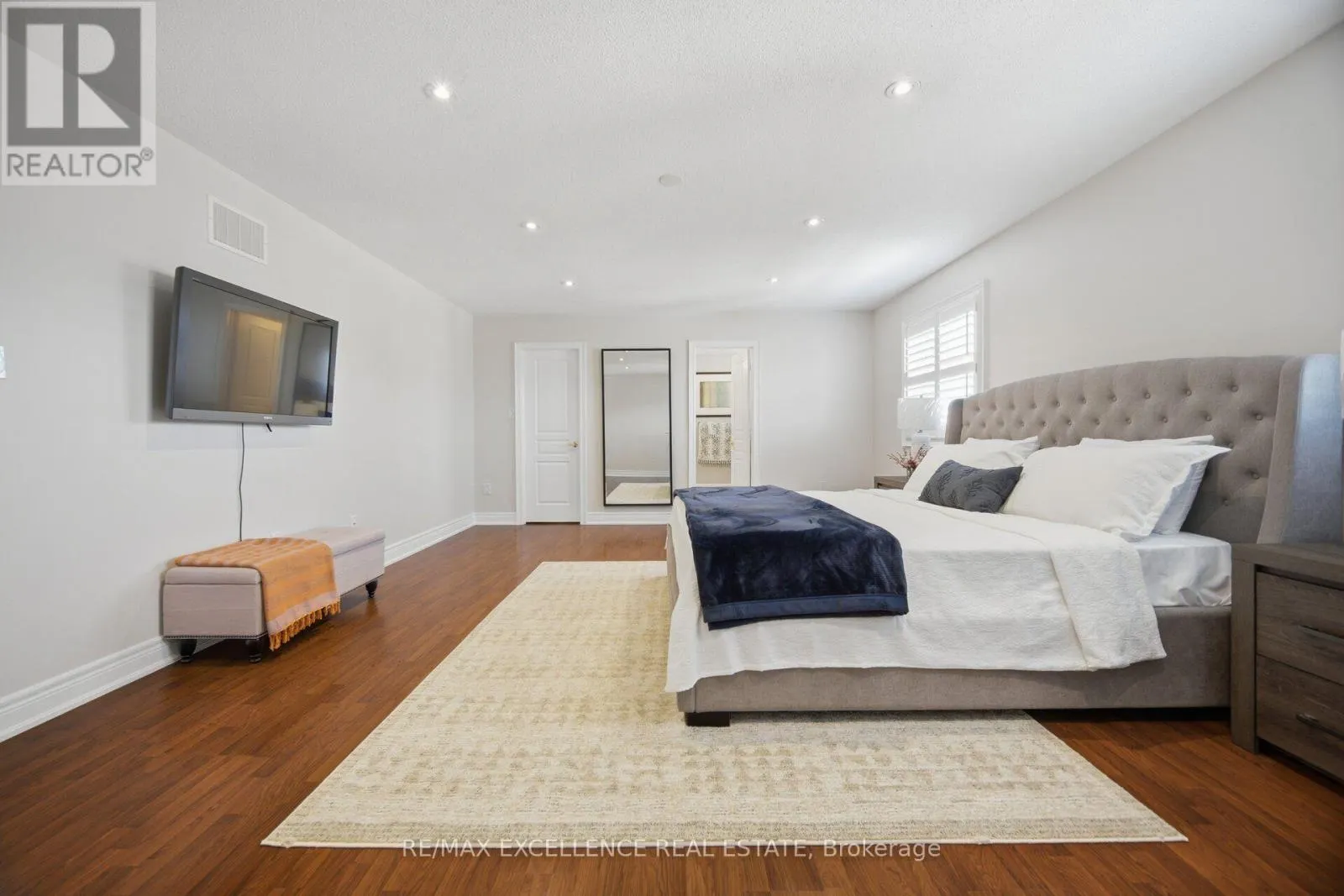 13 SAGE MEADOW CRESCENT