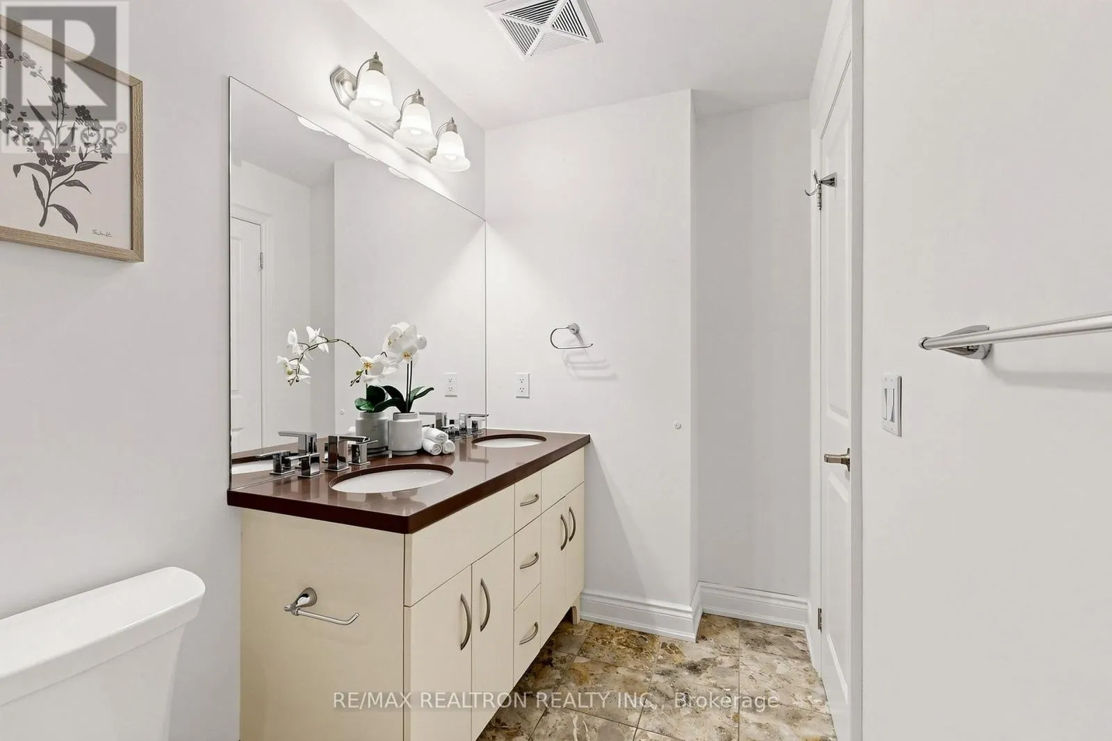 201 - 205 LAKESHORE ROAD W