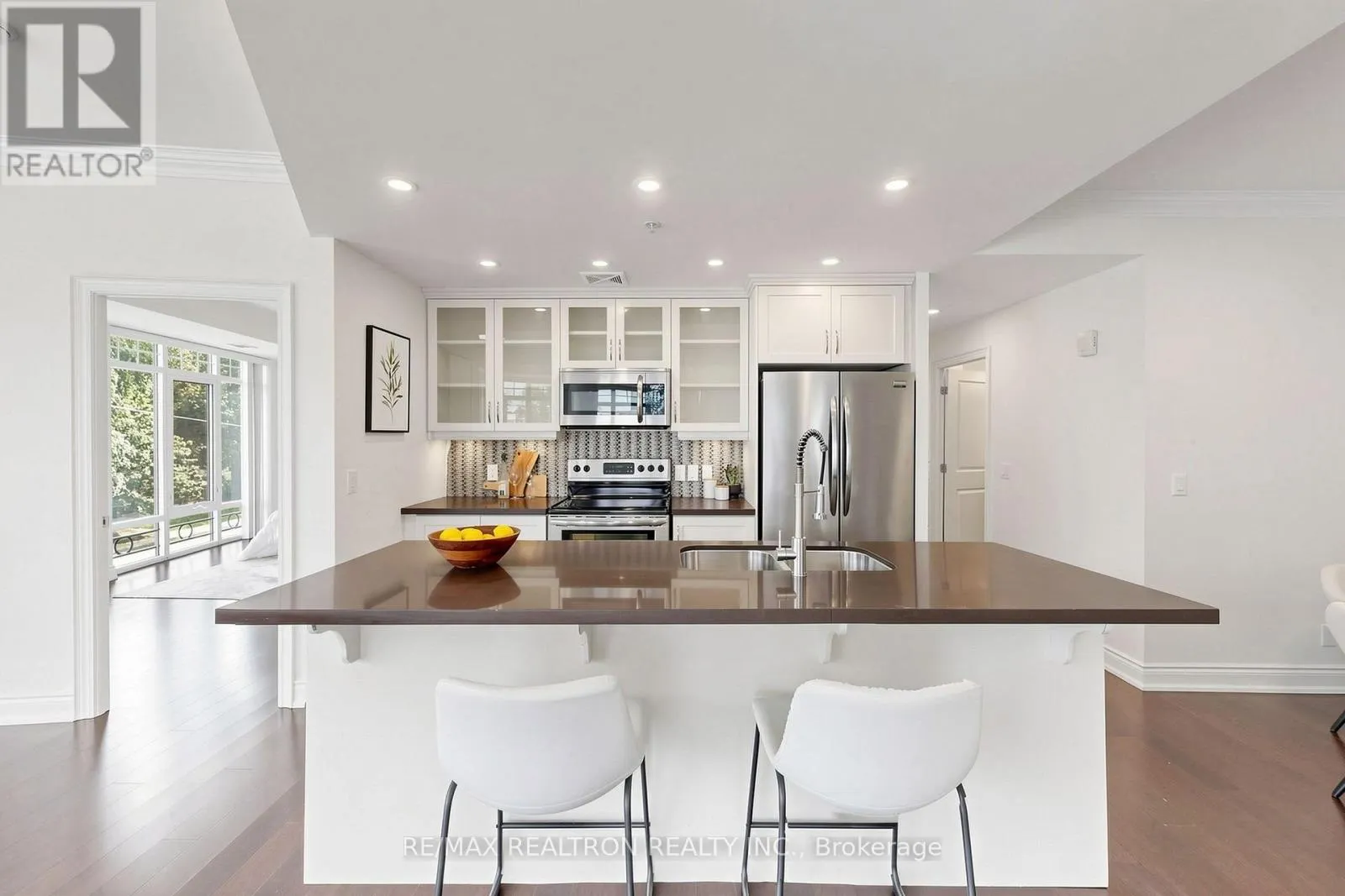 201 - 205 LAKESHORE ROAD W
