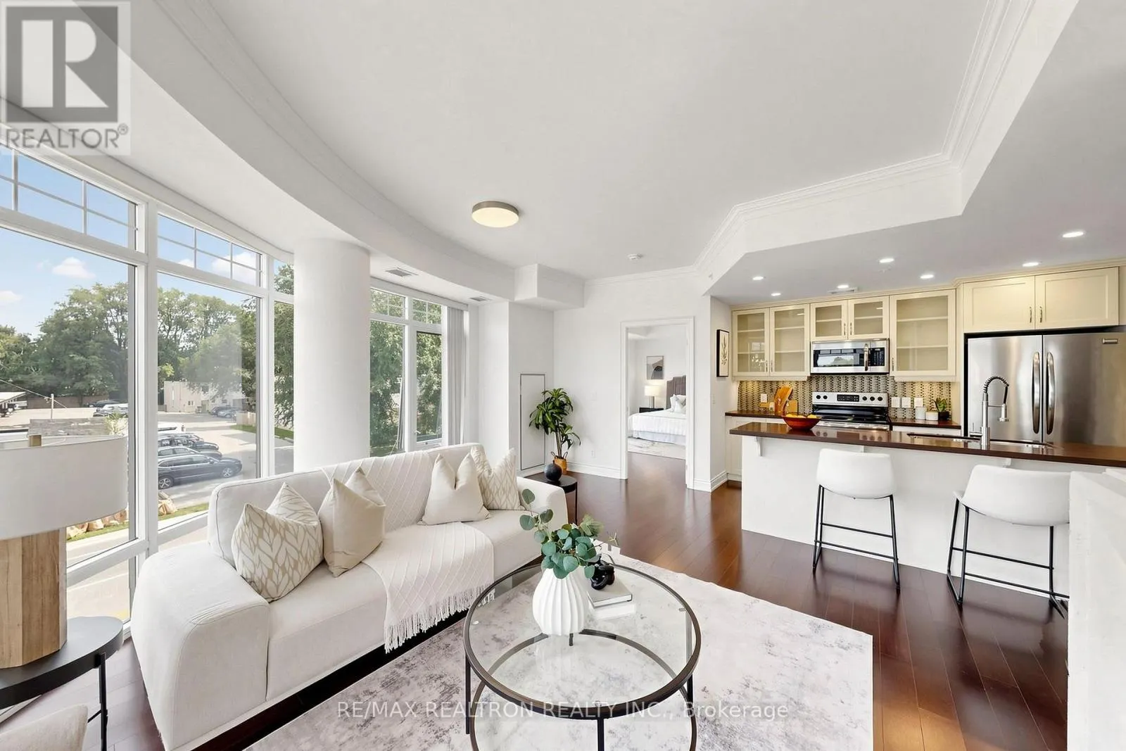 201 - 205 LAKESHORE ROAD W