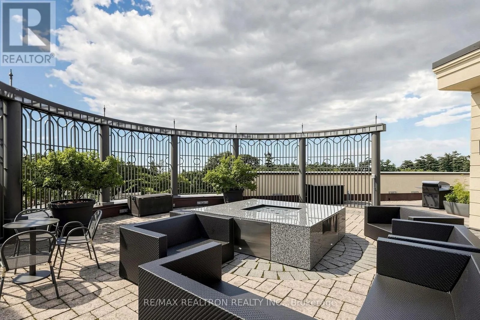 201 - 205 LAKESHORE ROAD W