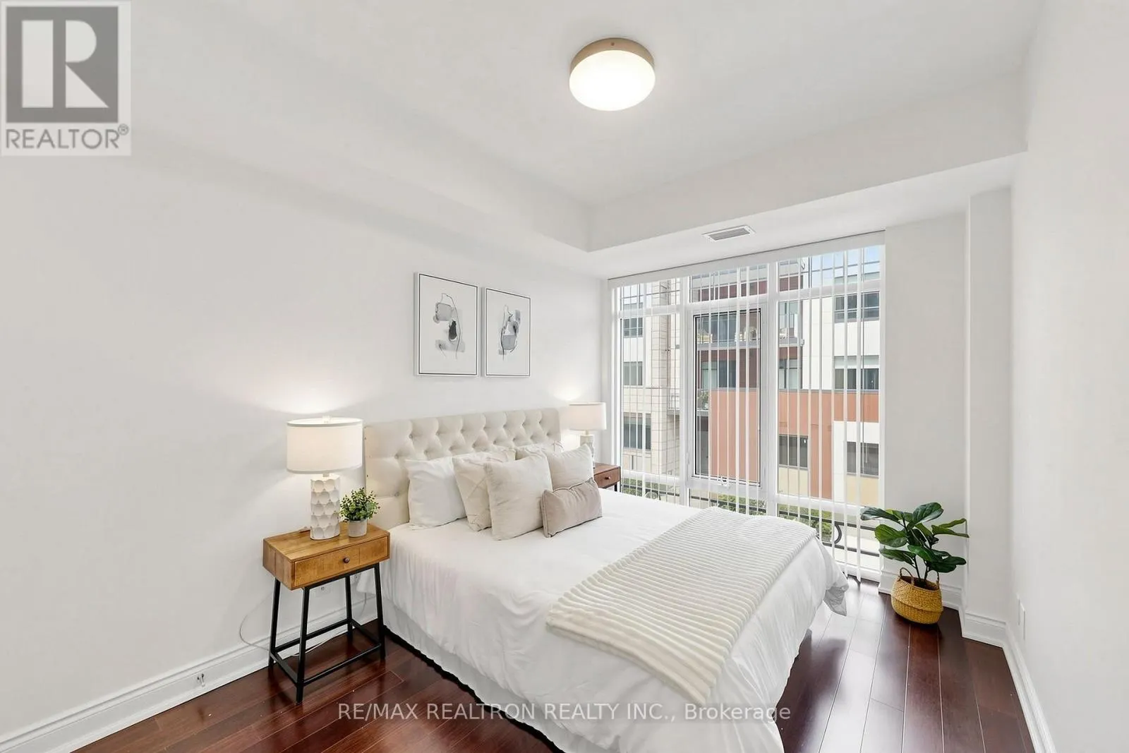 201 - 205 LAKESHORE ROAD W