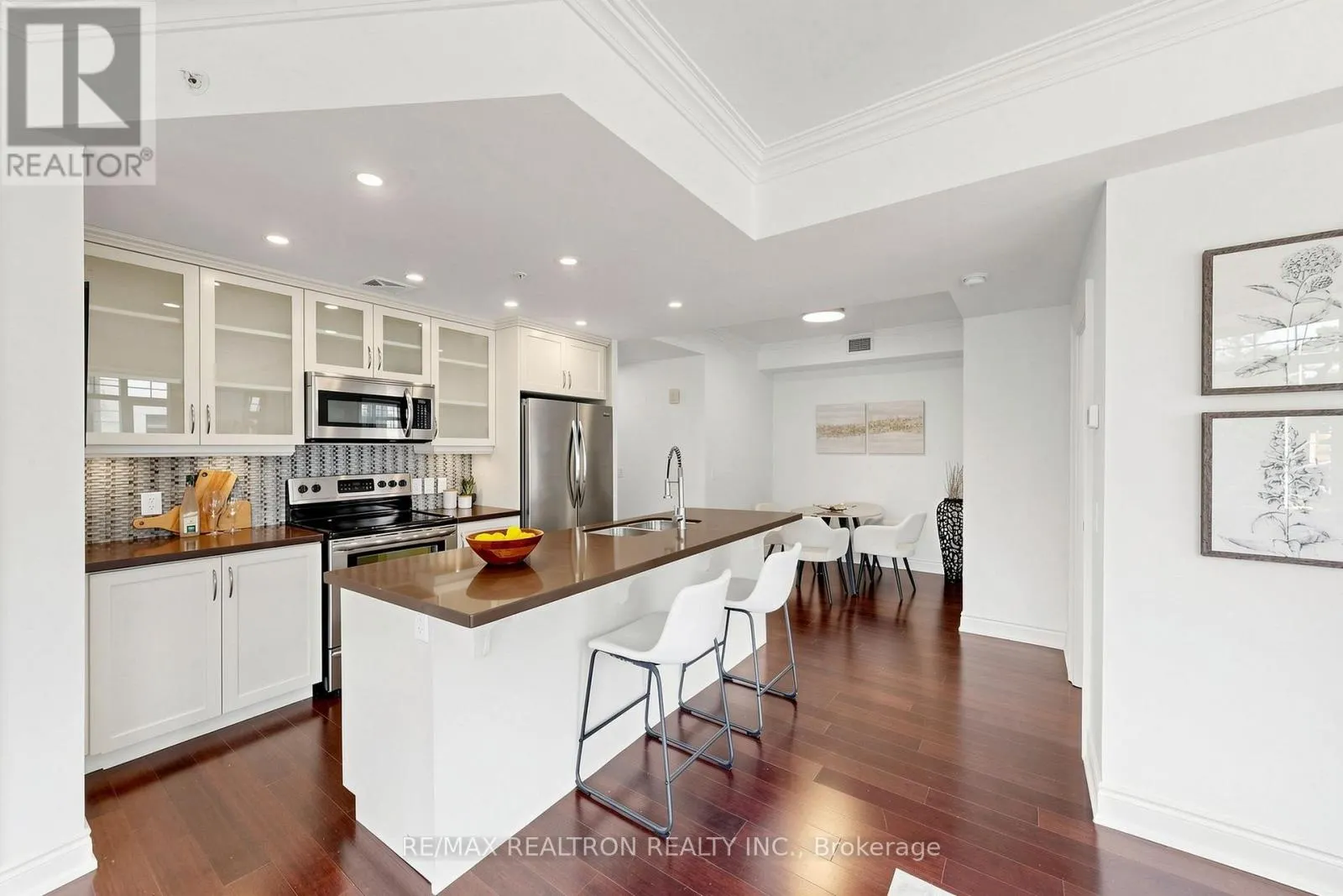 201 - 205 LAKESHORE ROAD W