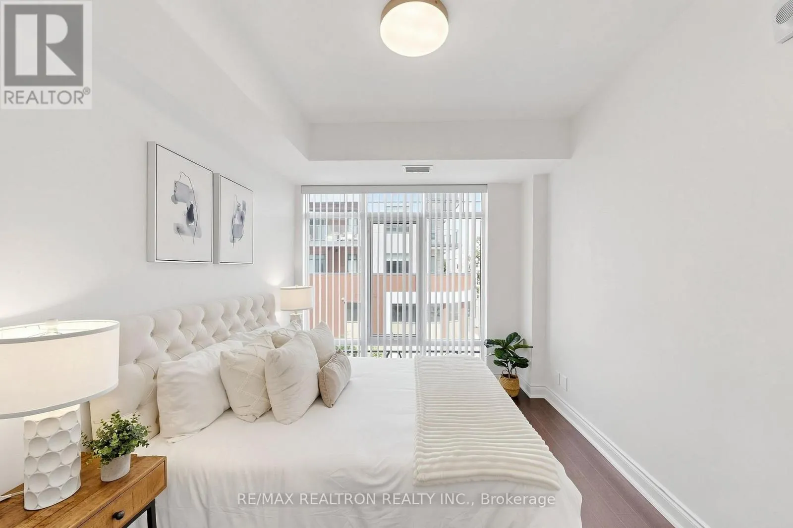 201 - 205 LAKESHORE ROAD W
