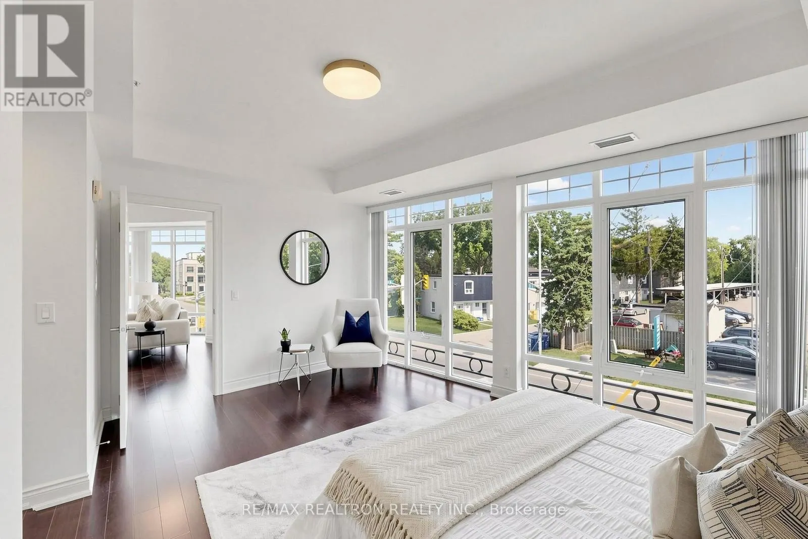 201 - 205 LAKESHORE ROAD W