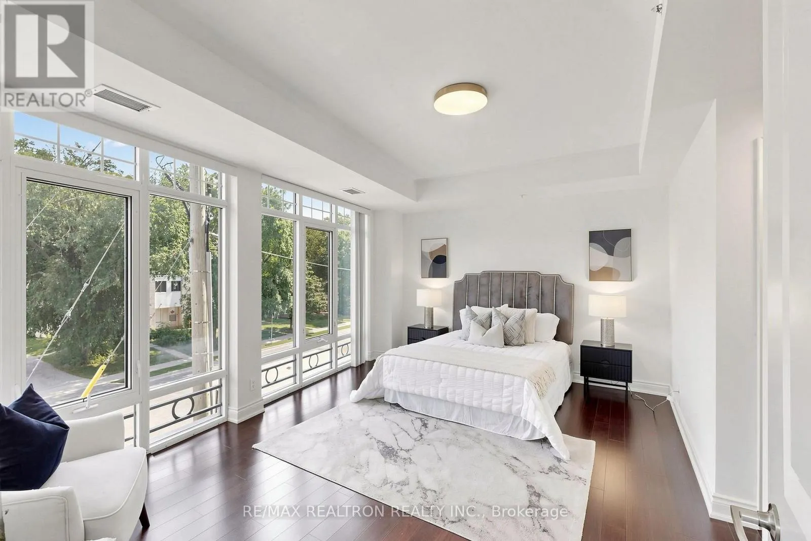 201 - 205 LAKESHORE ROAD W