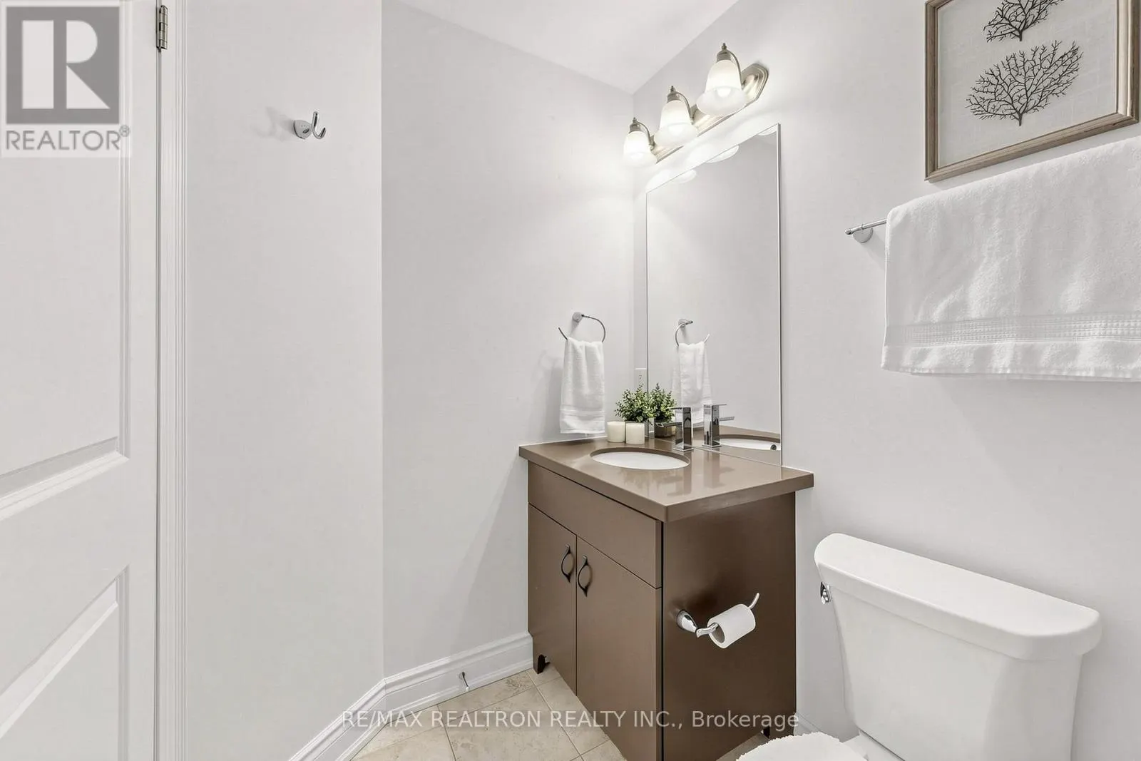 201 - 205 LAKESHORE ROAD W