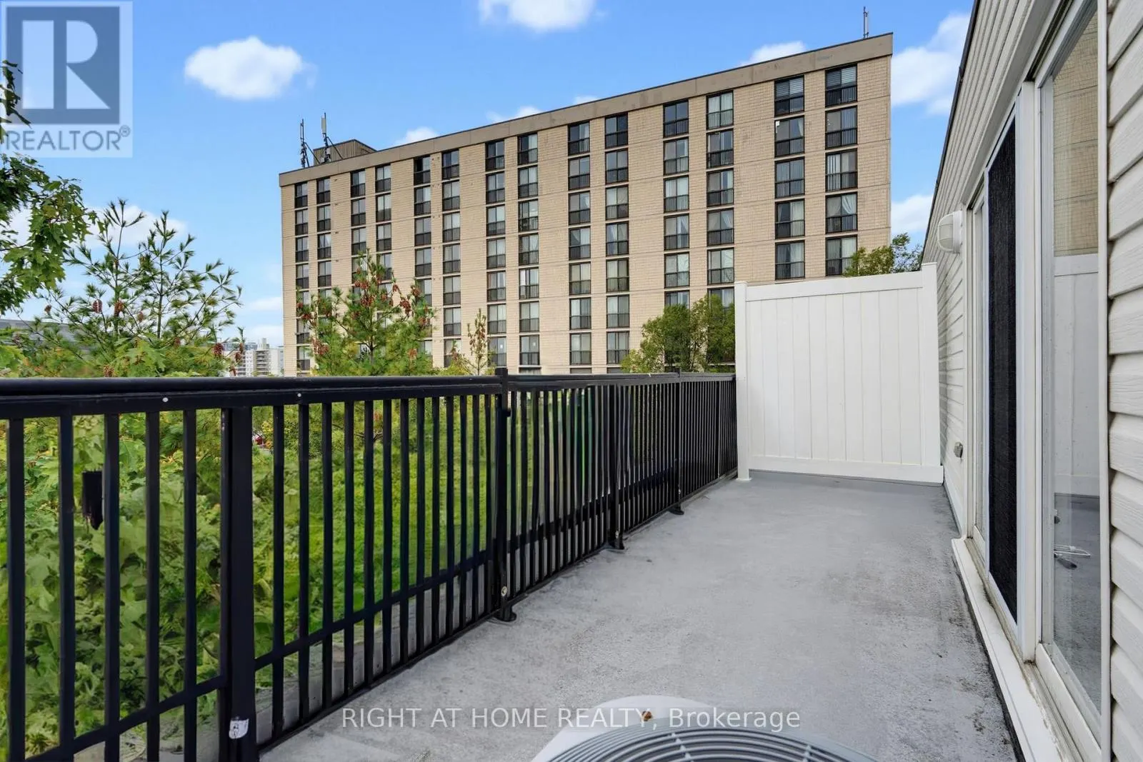 2095 - 55 GEORGE APPLETON WAY
