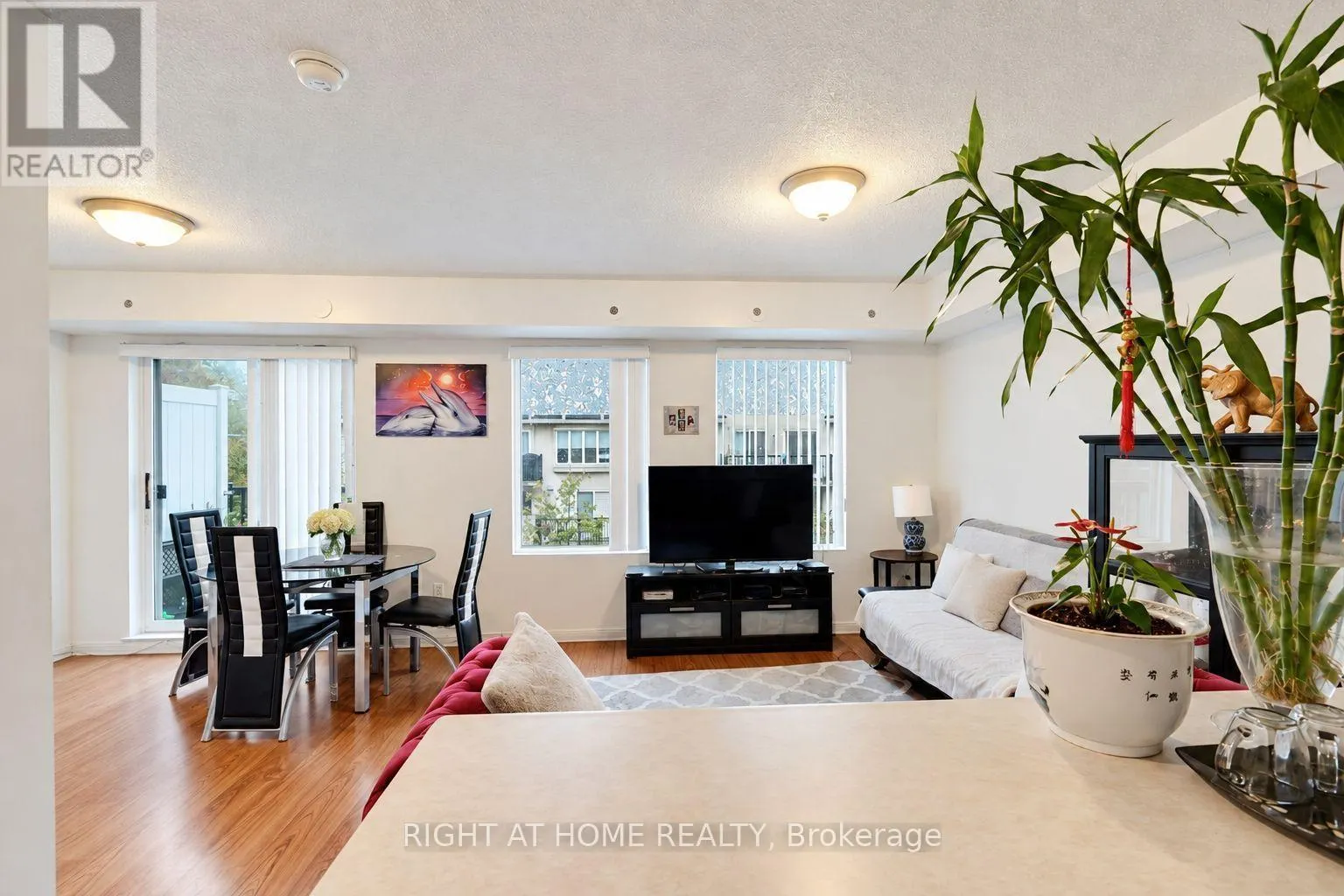 2095 - 55 GEORGE APPLETON WAY