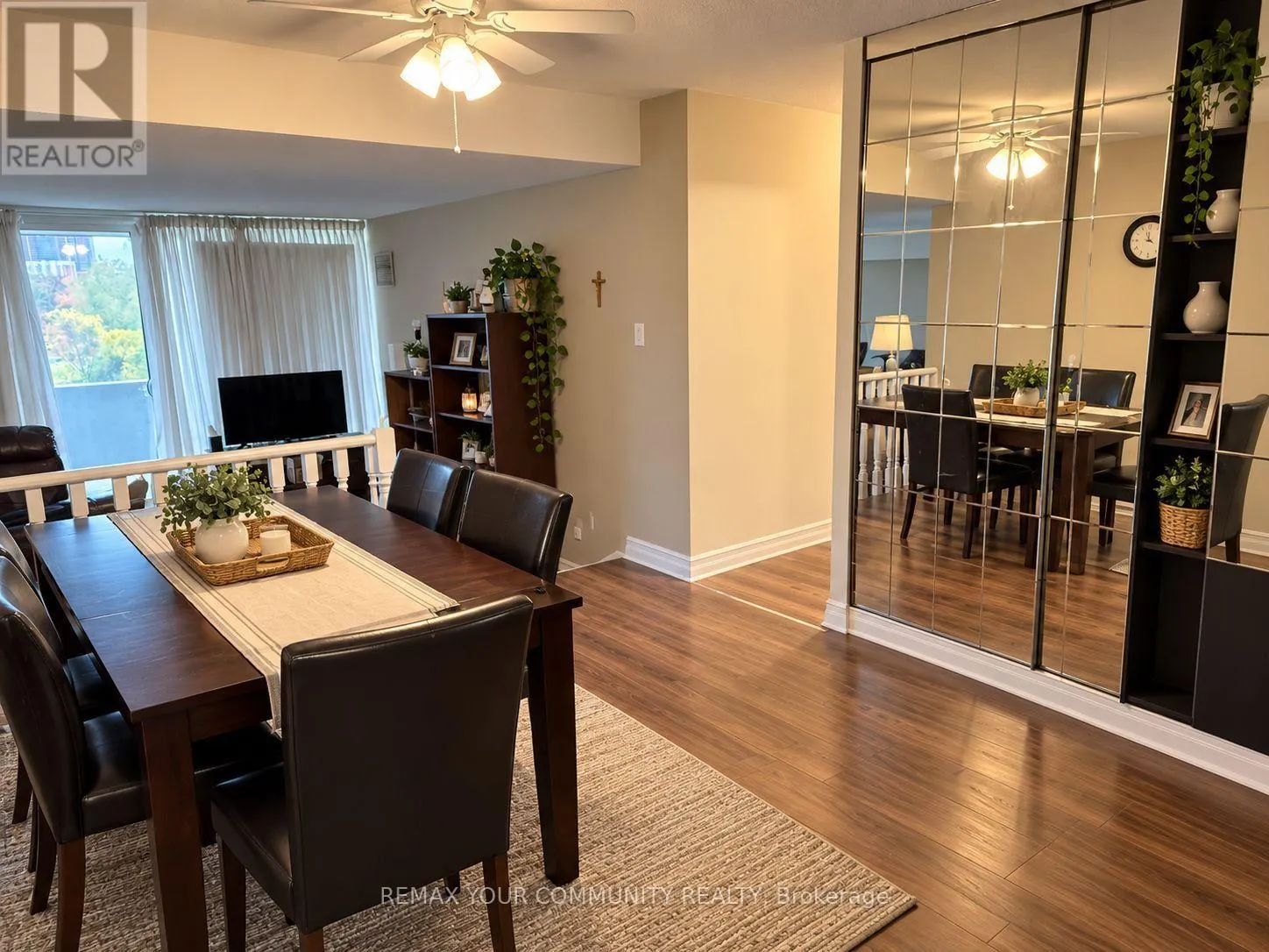 803 - 260 SCARLETT ROAD