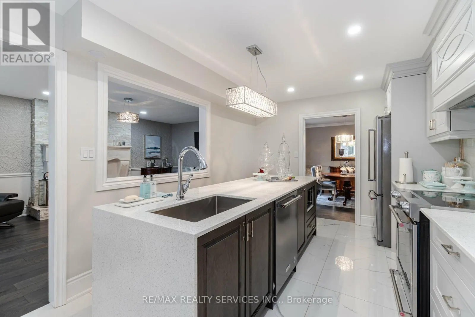 15 PINE RIDGE LANE
