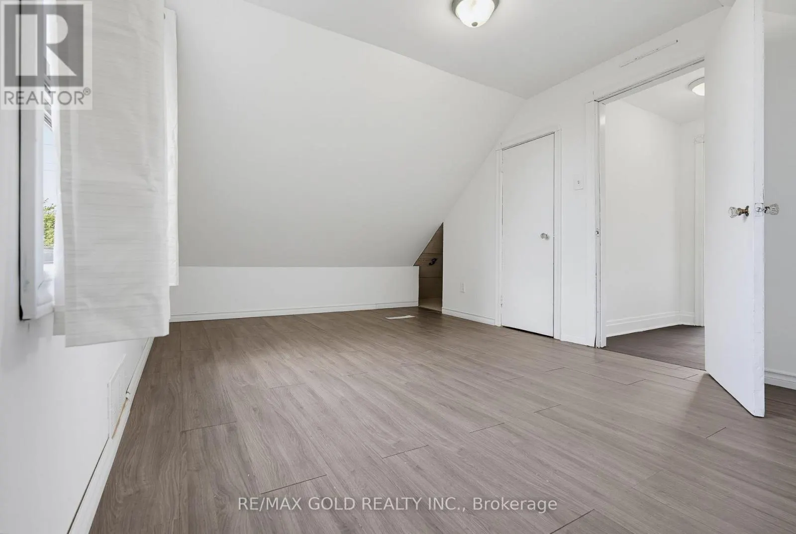 23 PLEASANTVIEW AVENUE