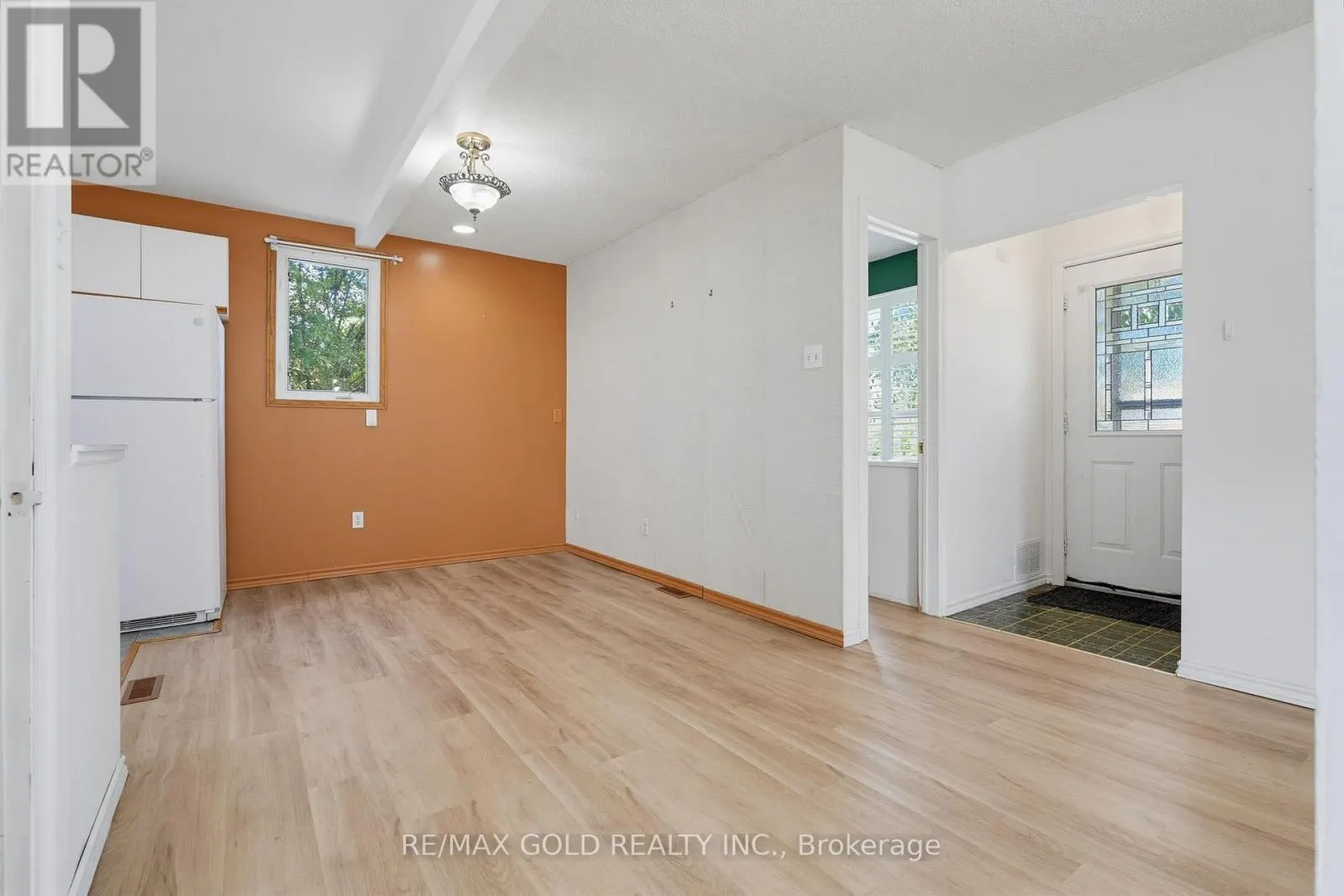 23 PLEASANTVIEW AVENUE