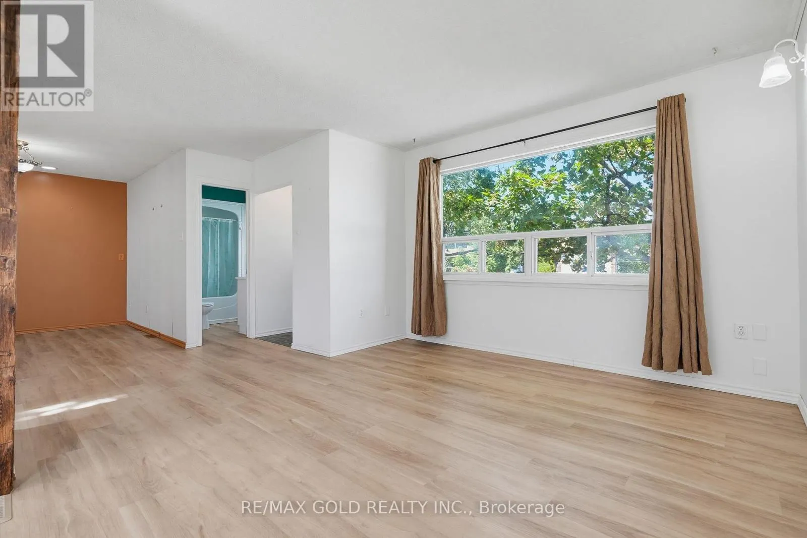 23 PLEASANTVIEW AVENUE