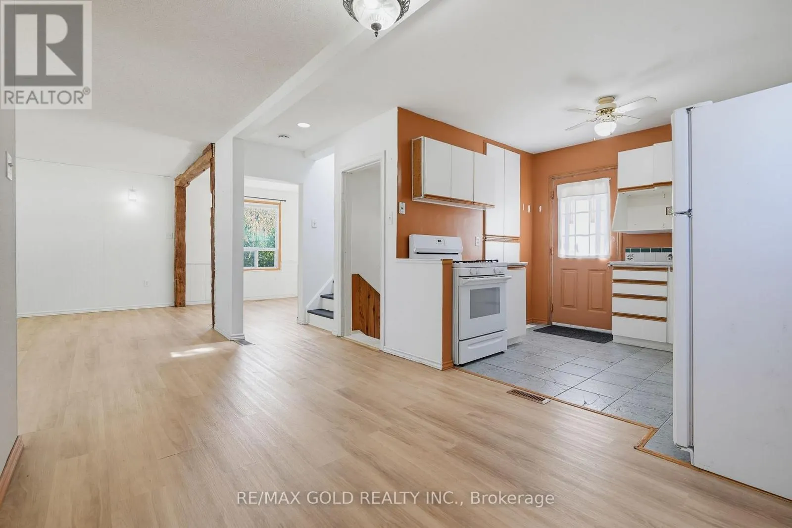 23 PLEASANTVIEW AVENUE