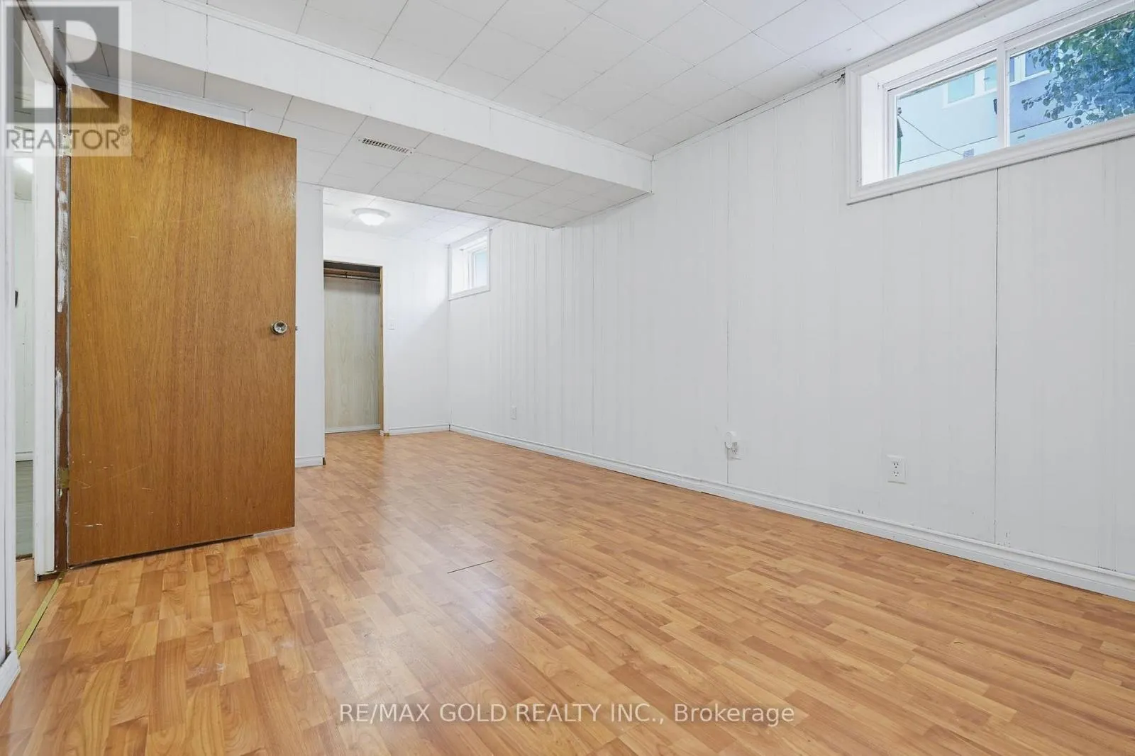 23 PLEASANTVIEW AVENUE