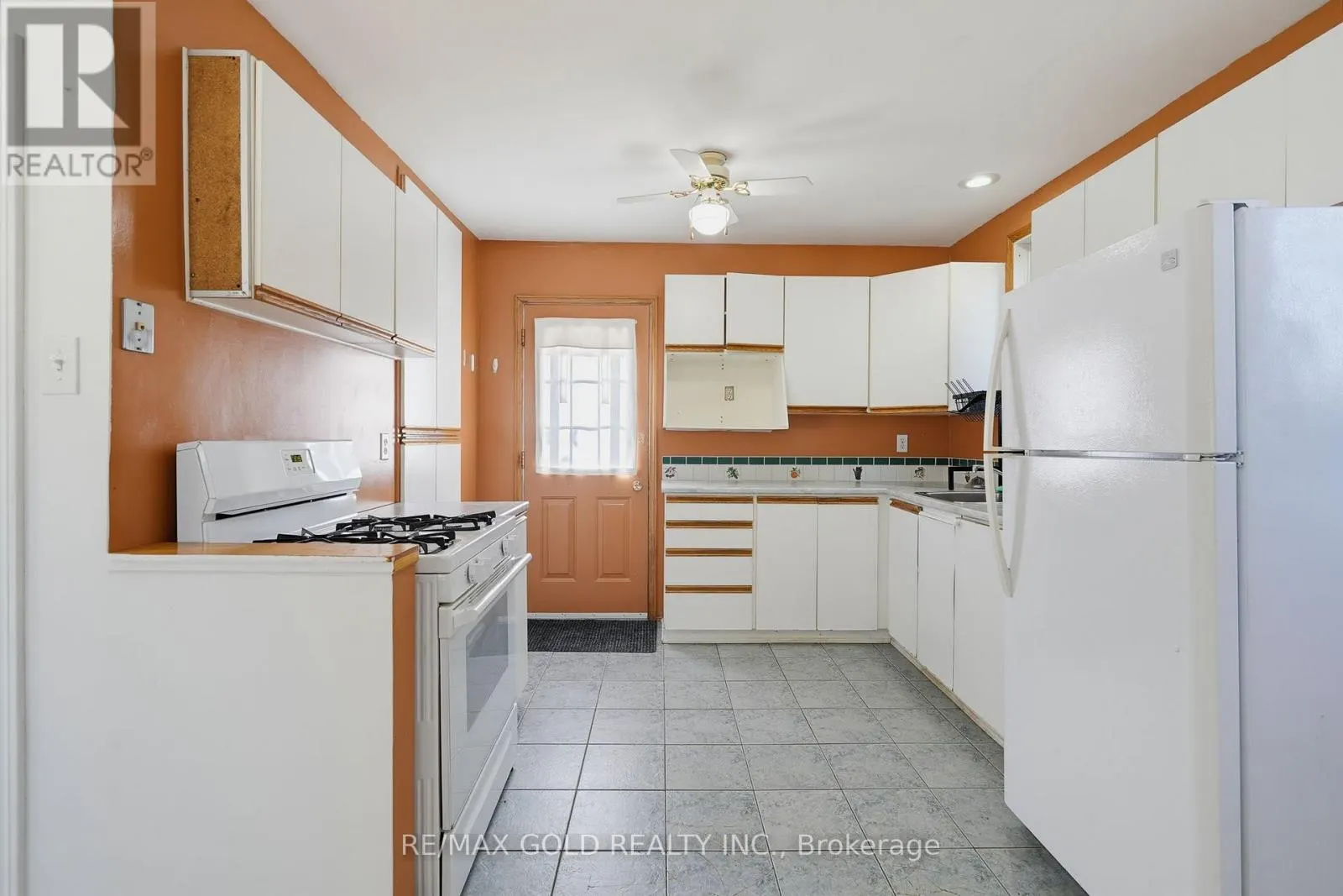 23 PLEASANTVIEW AVENUE