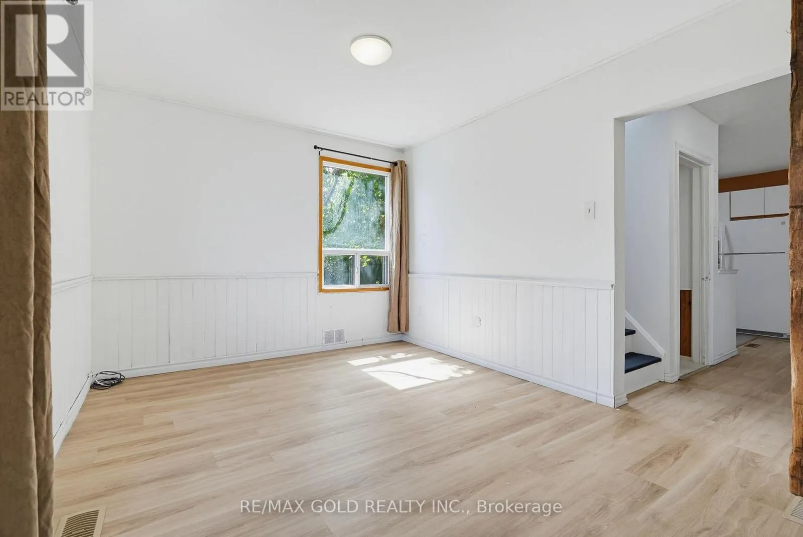 23 PLEASANTVIEW AVENUE