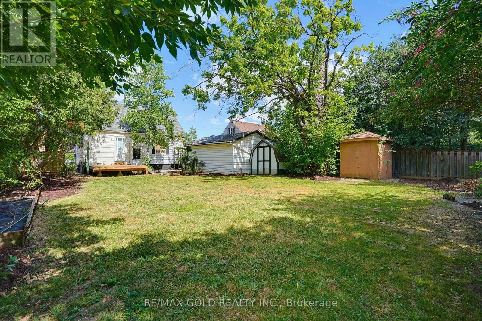 23 PLEASANTVIEW AVENUE