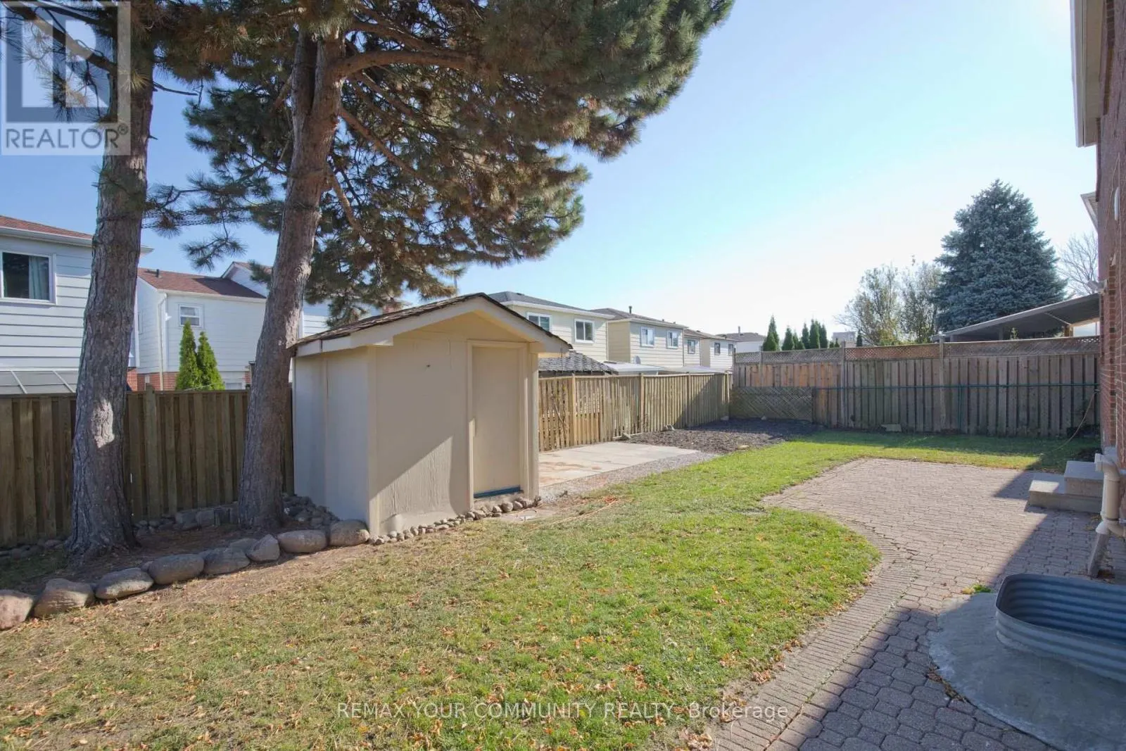27 MOFFATT AVENUE