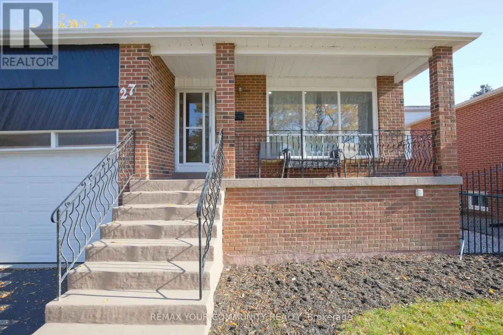 27 MOFFATT AVENUE