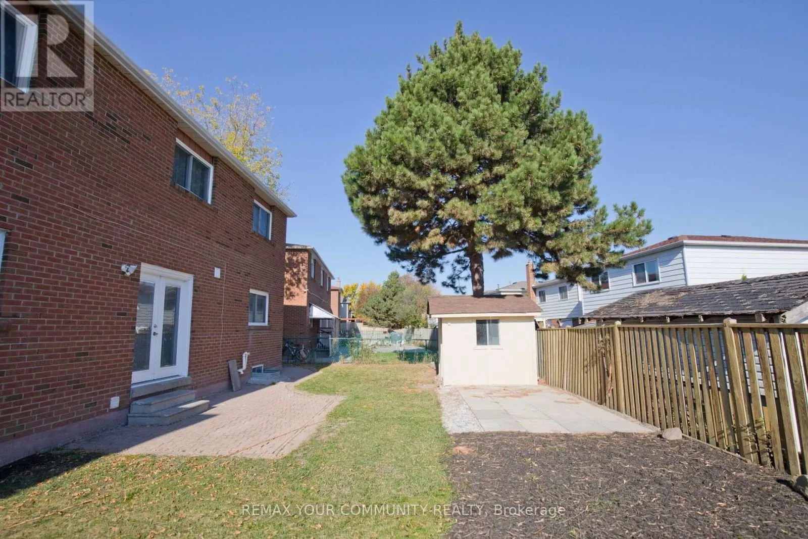 27 MOFFATT AVENUE
