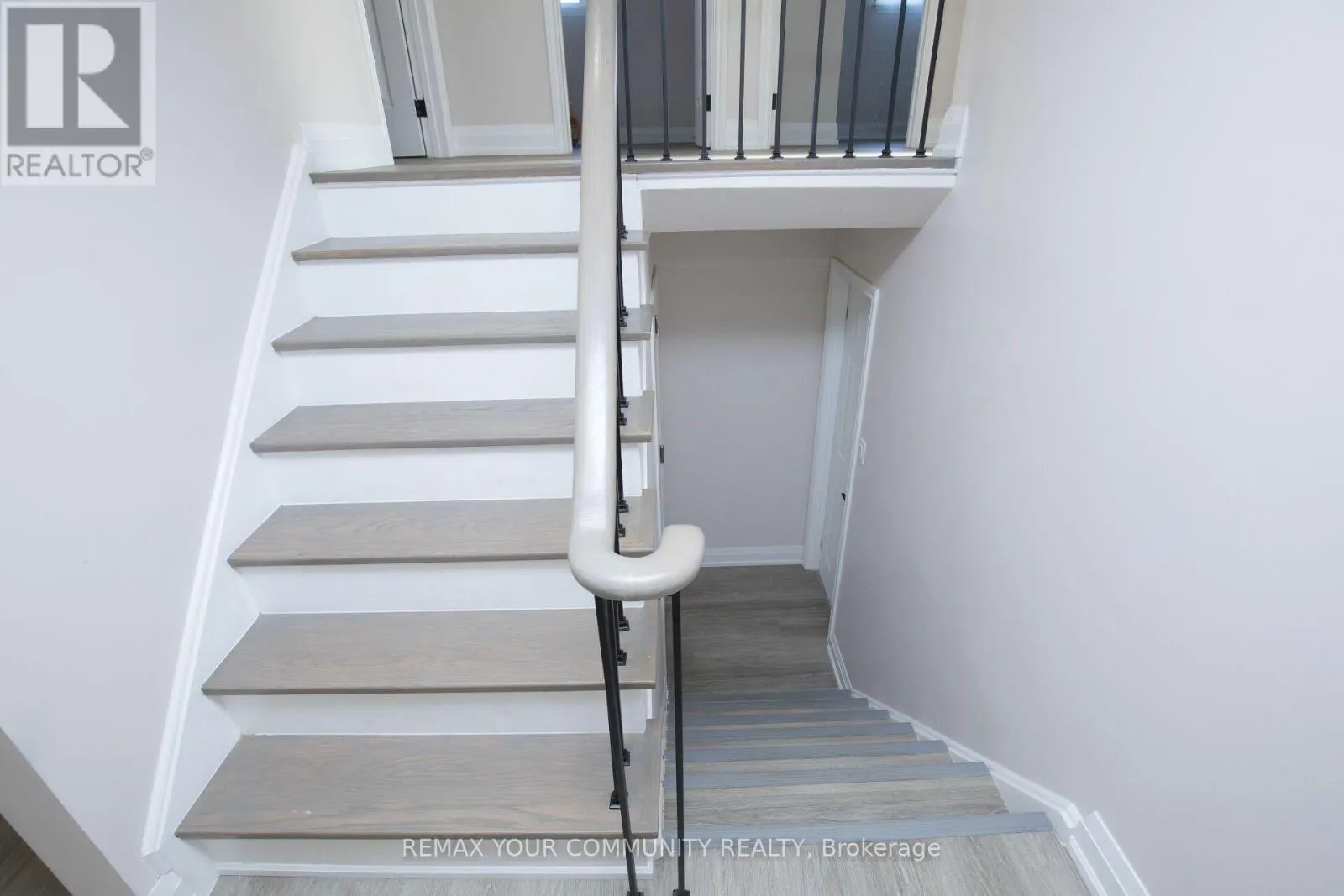 27 MOFFATT AVENUE
