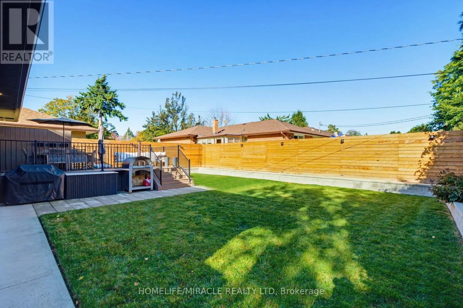 8 LAURELWOOD CRESCENT