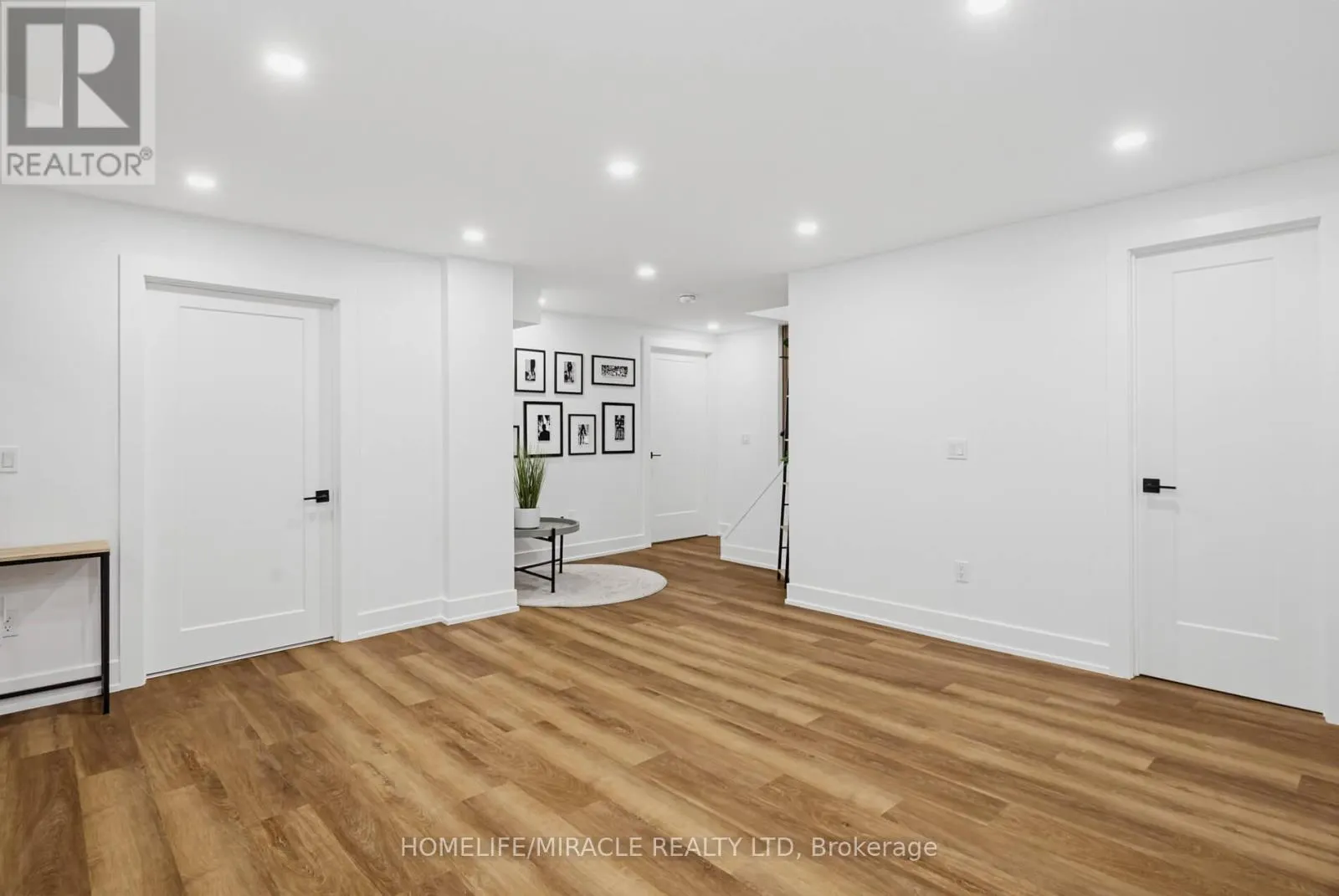 8 LAURELWOOD CRESCENT