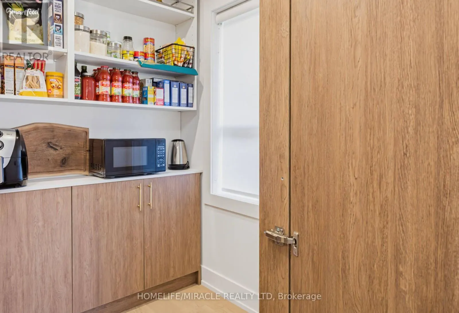 8 LAURELWOOD CRESCENT