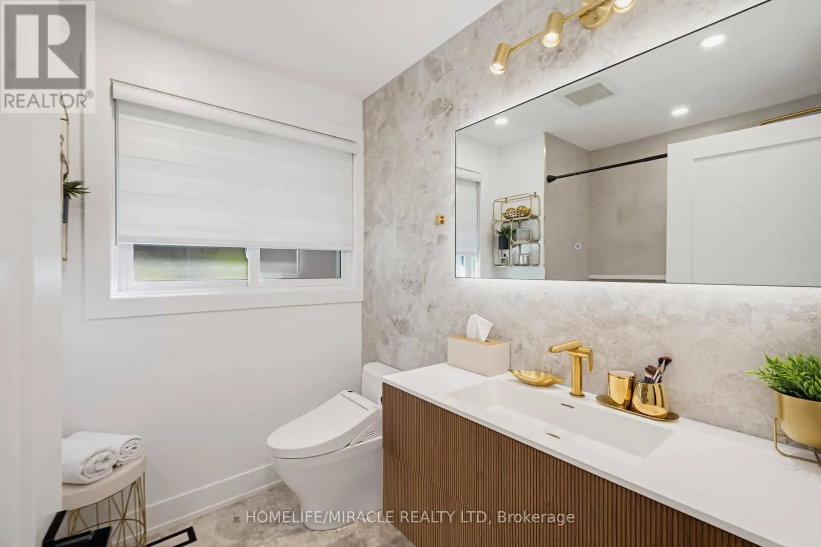 8 LAURELWOOD CRESCENT
