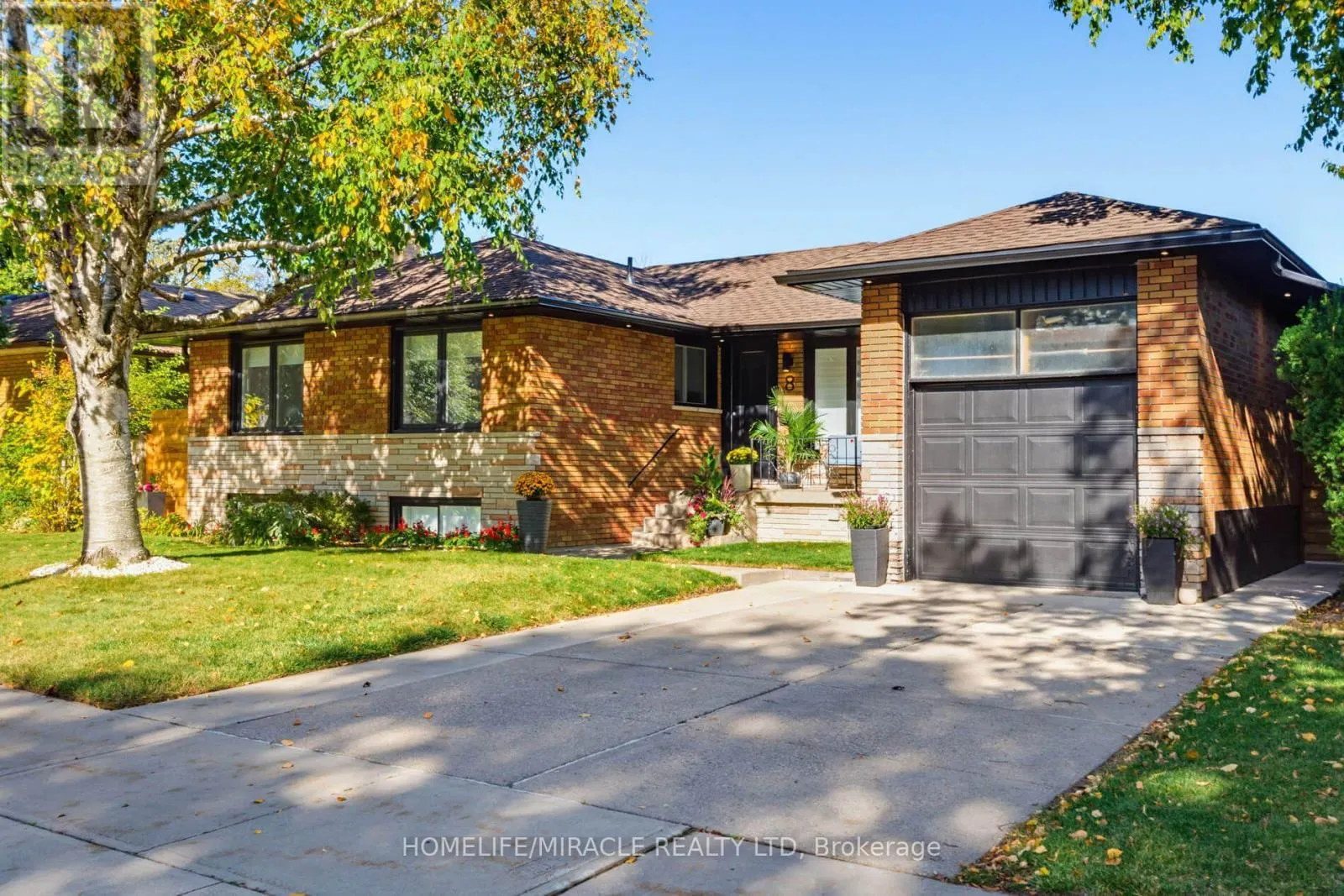 8 LAURELWOOD CRESCENT