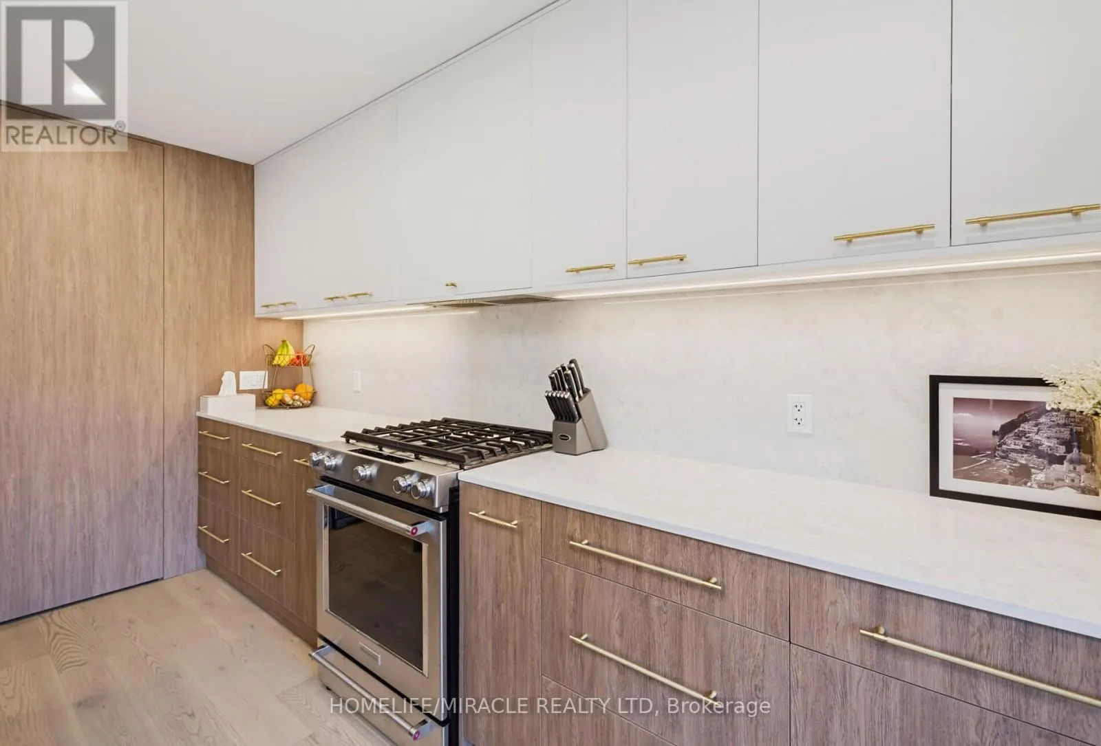 8 LAURELWOOD CRESCENT