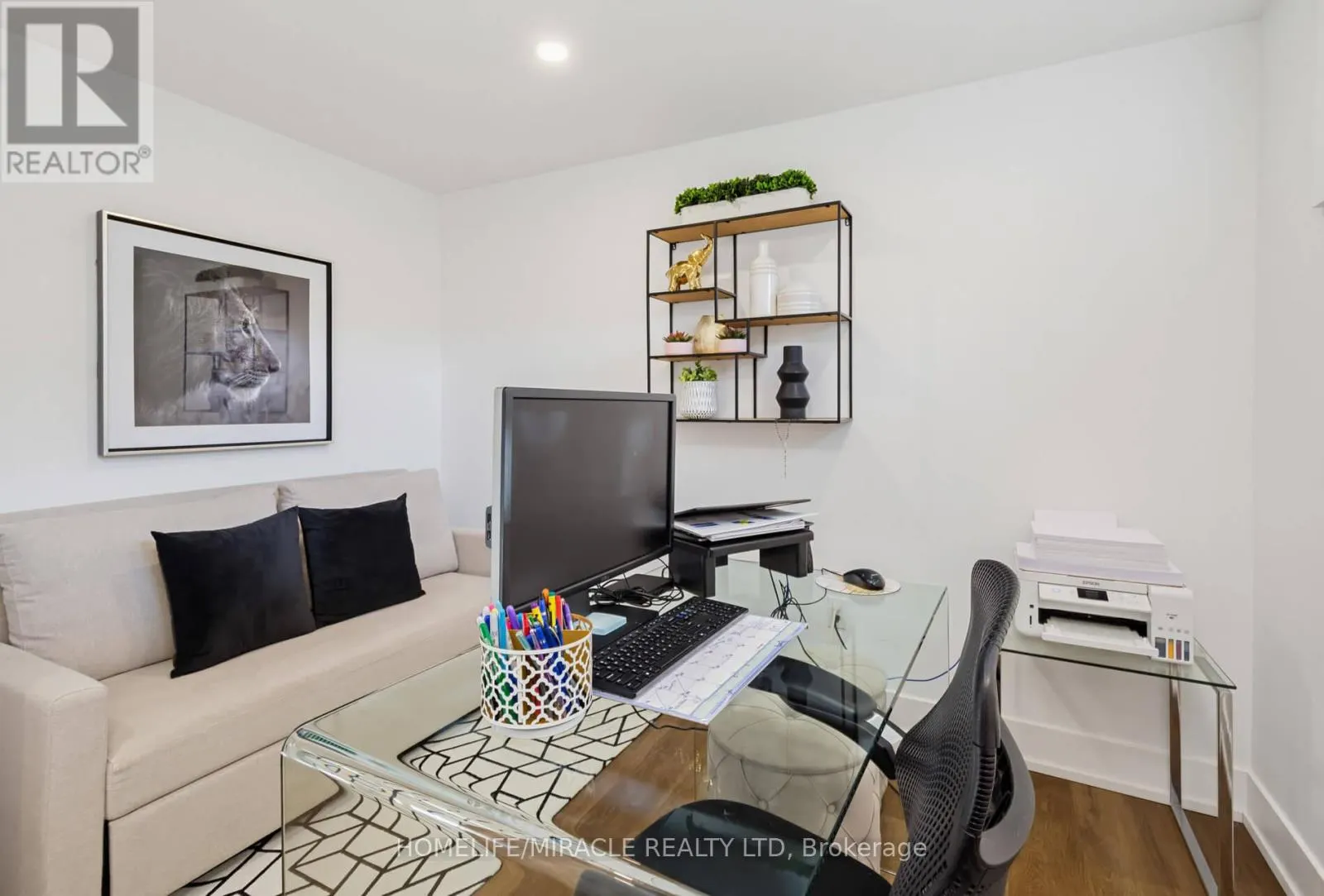 8 LAURELWOOD CRESCENT