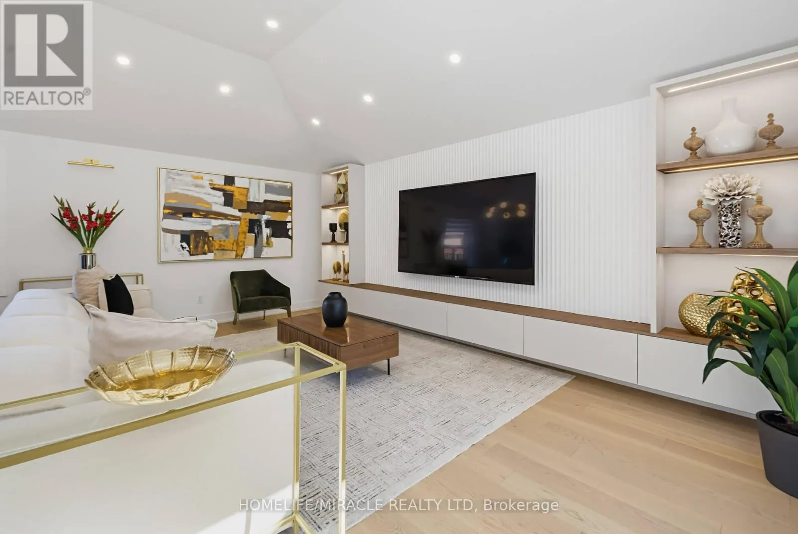 8 LAURELWOOD CRESCENT