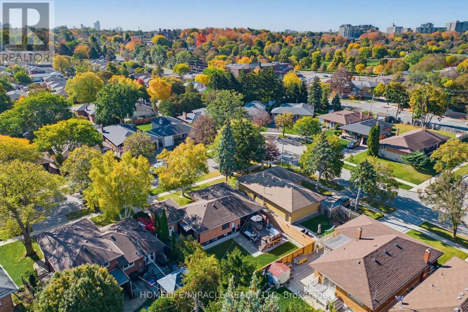 8 LAURELWOOD CRESCENT