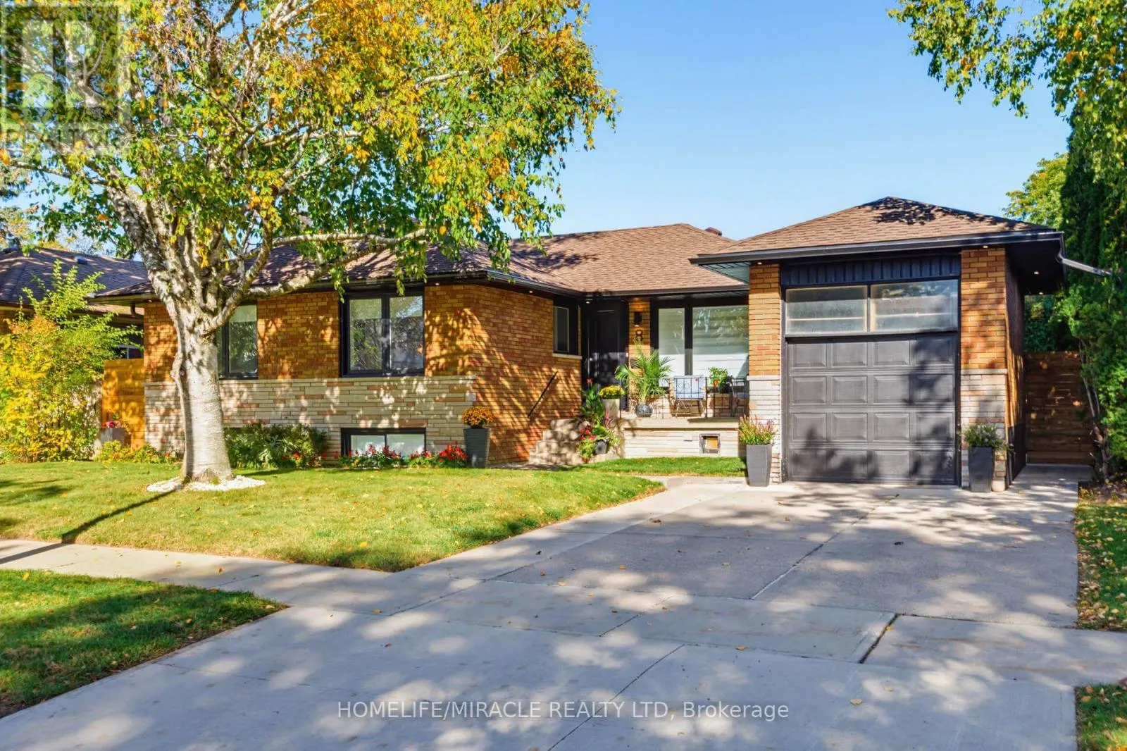 8 LAURELWOOD CRESCENT