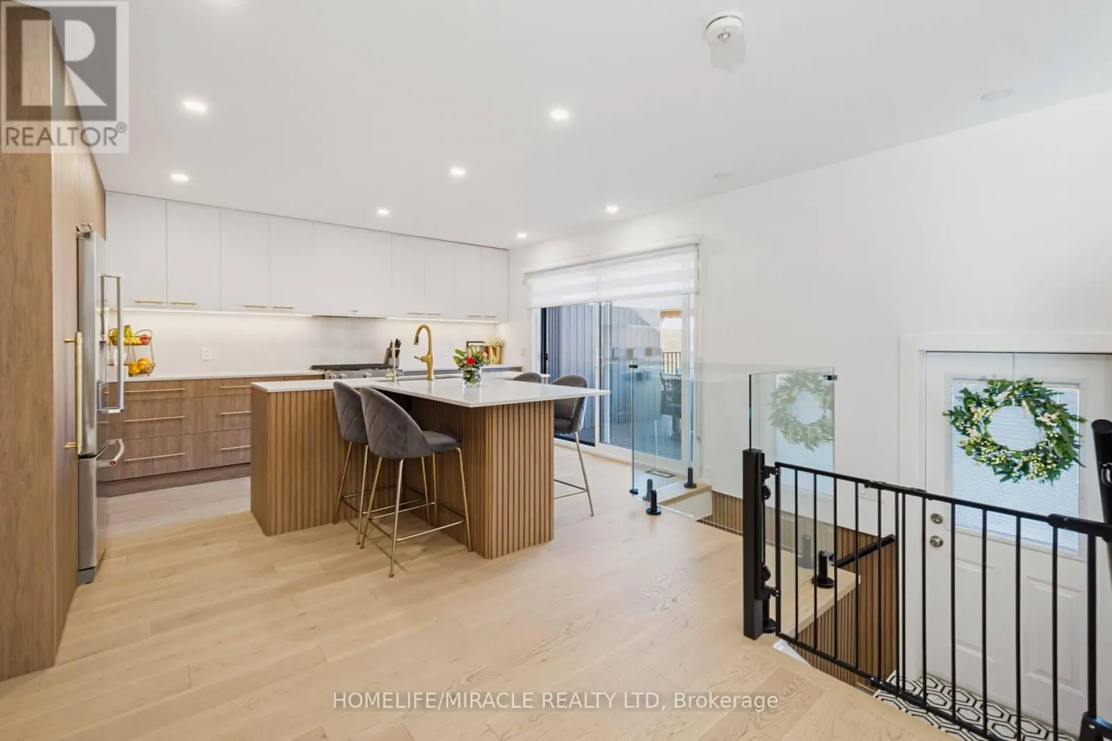 8 LAURELWOOD CRESCENT