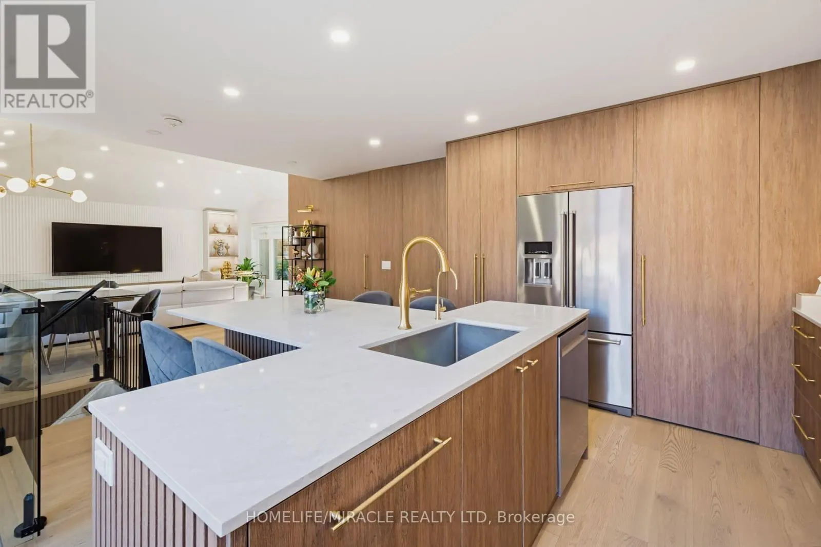 8 LAURELWOOD CRESCENT