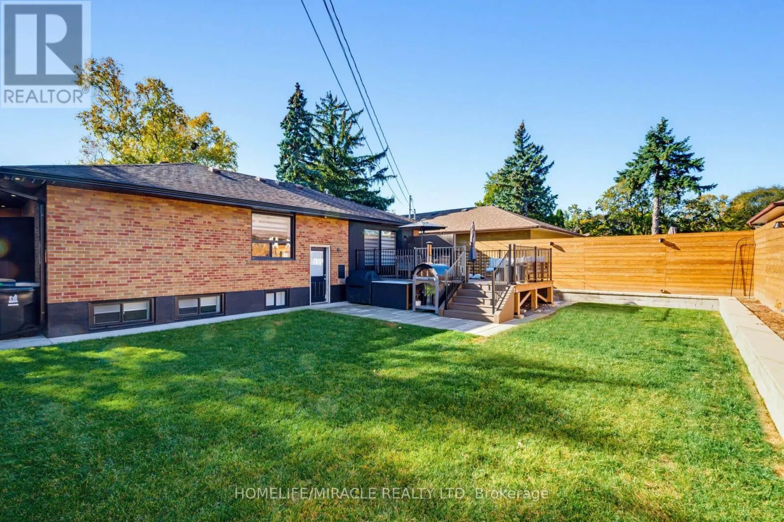 8 LAURELWOOD CRESCENT